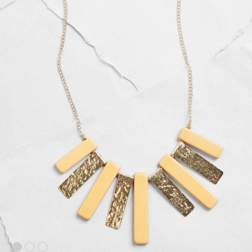 ModCloth statement necklace - Picture 2 of 6